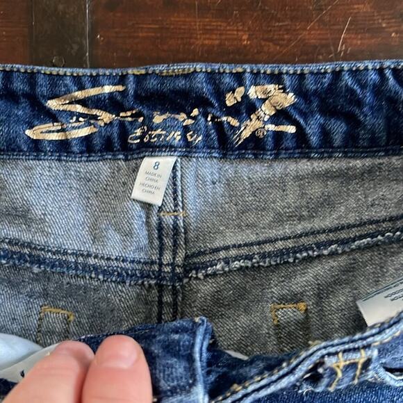 Seven Dark Wash Denim Cutoffs 4" Inseam Size 8 - Picture 3 of 3